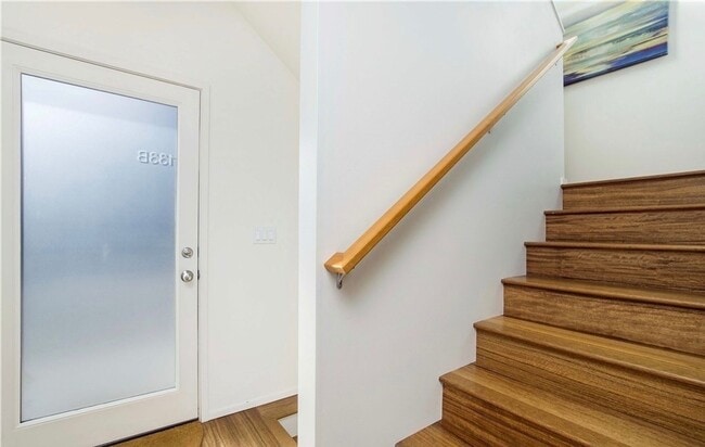 Building Photo - Madison Valley Townhome