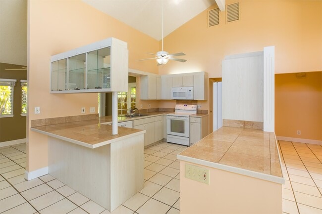Building Photo - 607 Alihi Pl