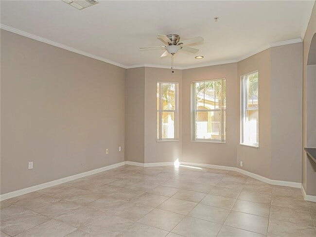 Foto del edificio - 5045 Fairways Cir