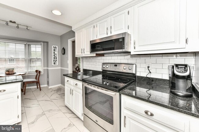 Building Photo - 3191 Stonehurst Dr