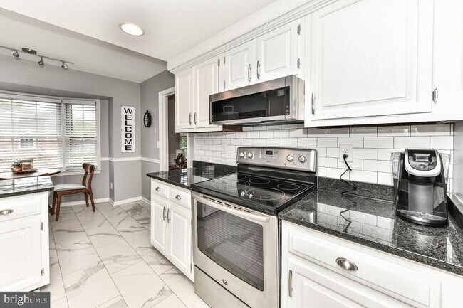 Foto del edificio - 3191 Stonehurst Dr
