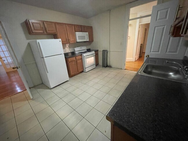 Foto del edificio - Huge 4-BED 2-BATH Union Square ALLSTON