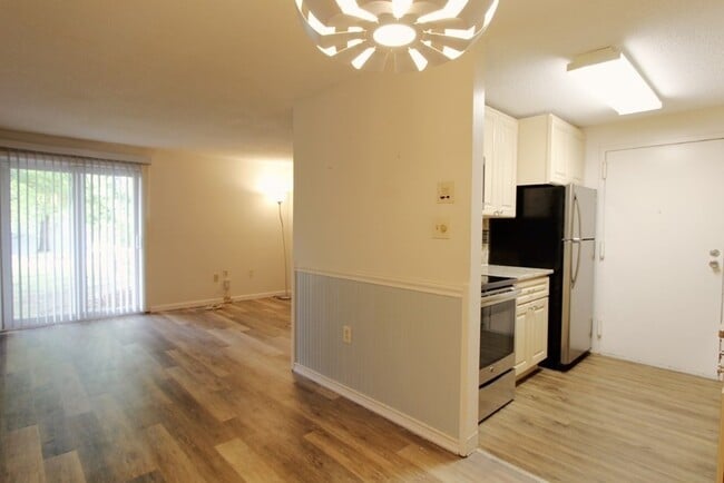 Building Photo - 32 Silver Hill Ln
