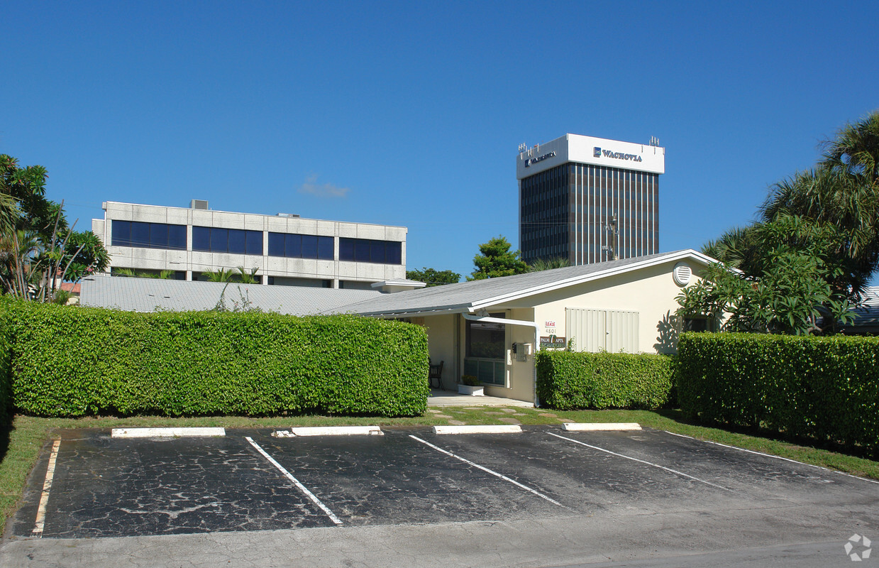 Building Photo - Palm Apartments