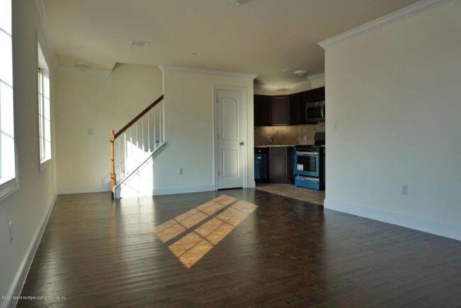 Building Photo - 4077 Victory Blvd