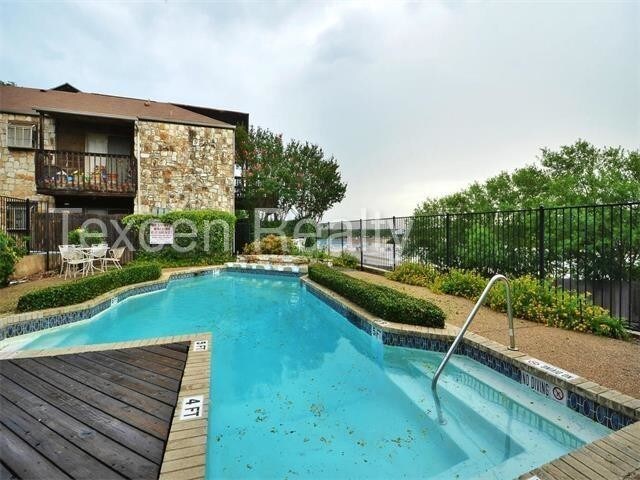 Foto del edificio - 6903 Deatonhill Dr