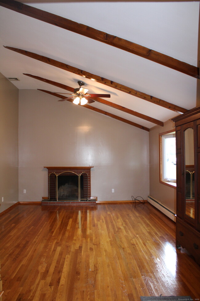 Foto del edificio - 153 Brookside Rd