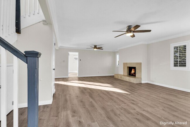 Foto del edificio - 4 Bedrooms, 3 Bathroom, Two Story Home With Pool