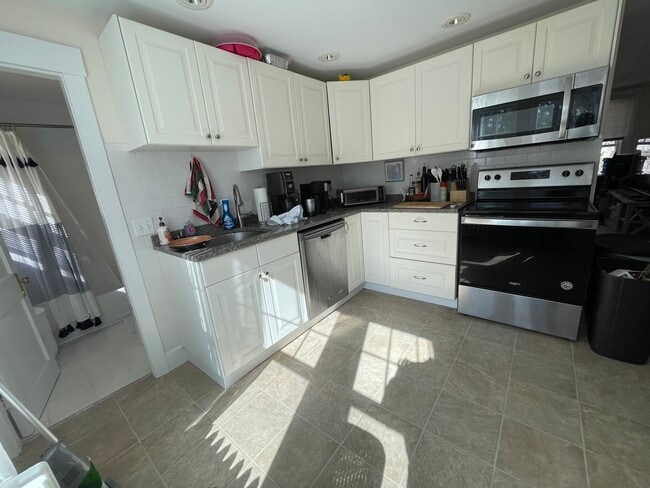 Building Photo - 122 W Central St