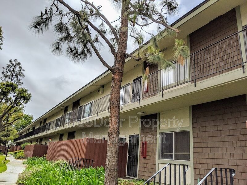Primary Photo - 991 S Idaho St