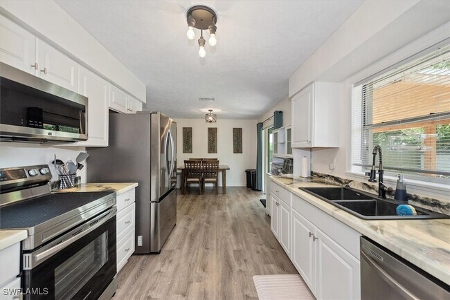 Foto del edificio - 18510 Flamingo Rd