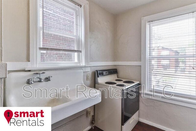 Building Photo - 3807 Keokuk St