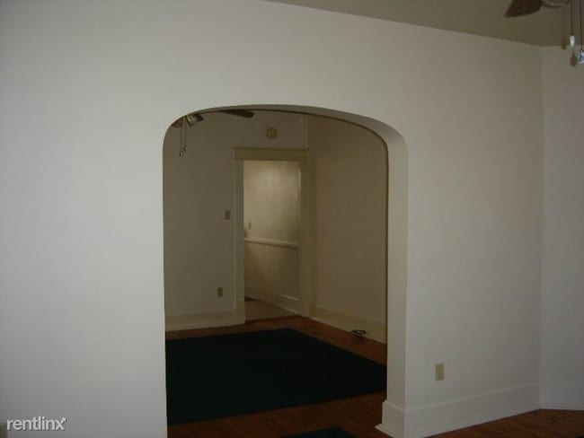 Building Photo - 2 br, 1 bath Townhome - 716 Highland Ave