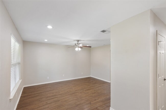 Building Photo - 614 Cambridge Dr