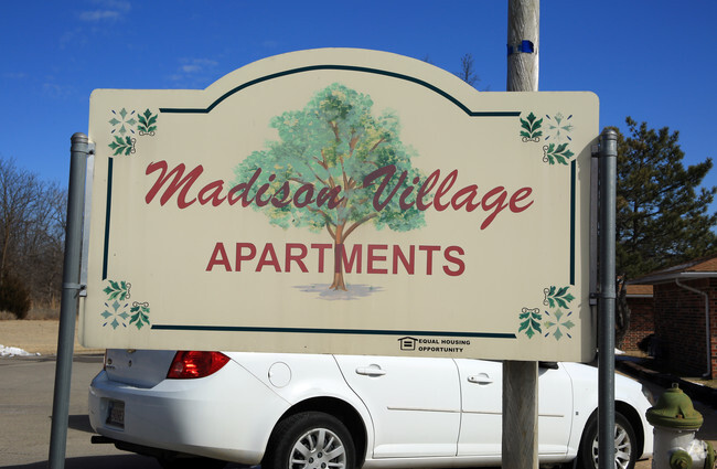 Foto del edificio - Madison Village Apartments