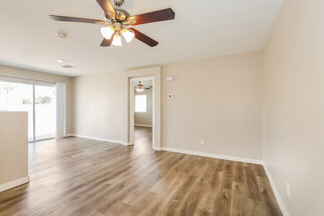 Foto del edificio - 5954 Sleepy Fawn Dr