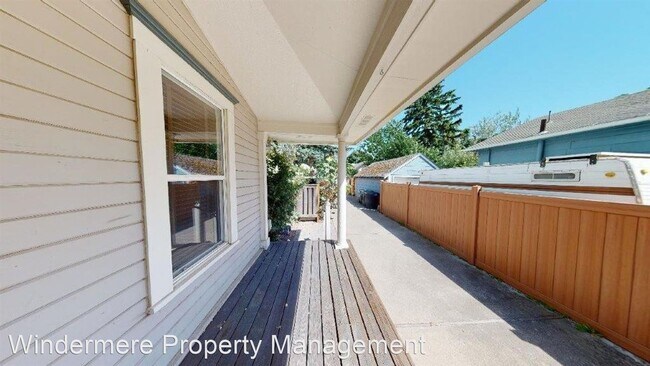 Building Photo - 3 br, 2 bath House - 1016 Bonnie Brae St