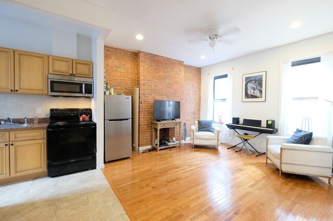 Building Photo - 744 9th Ave