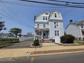 Building Photo - 123 1st St
