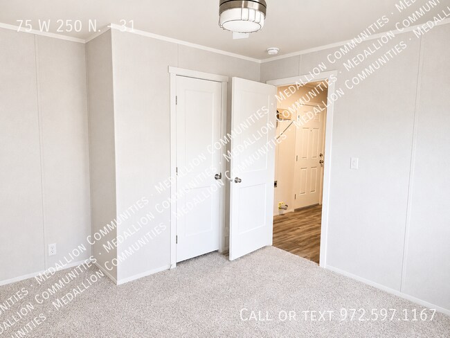 Building Photo - 75 W 250 N