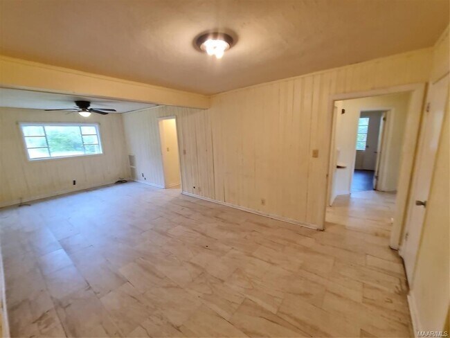 Building Photo - 1220 Lynwood Dr