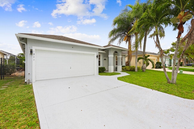Building Photo - 1209 Olympic Cir