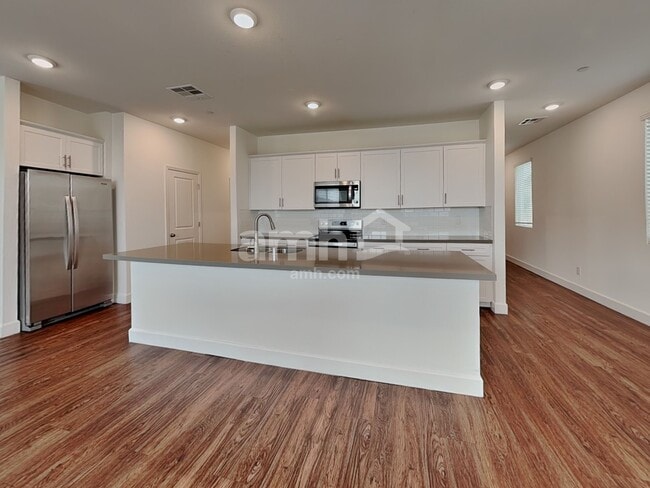 Foto del edificio - 3328 Blodwen St