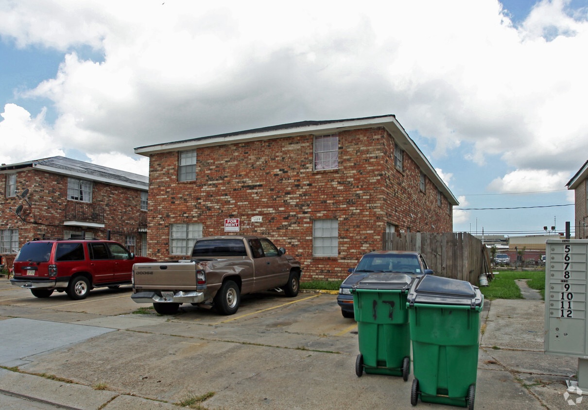 Building Photo - 1120-1124 Crape Myrtle Dr