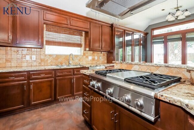 Foto del edificio - Now Available!