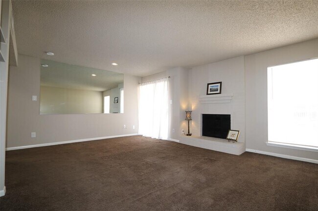 Foto del edificio - 3919 Fairmont Pkwy