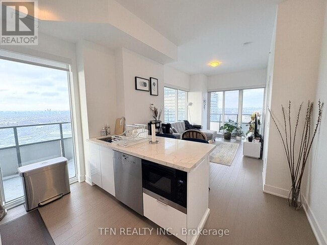 Building Photo - 20 Shore Breeze Dr