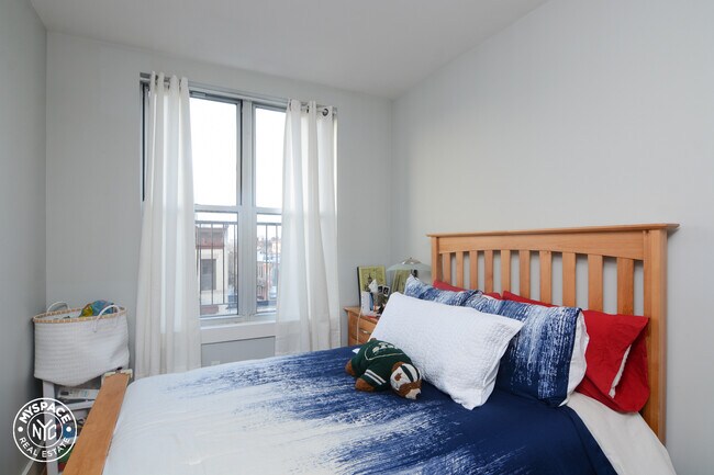 Building Photo - 828 St Johns Pl