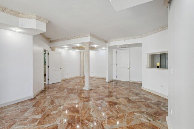 Building Photo - 888 Brickell Key Dr