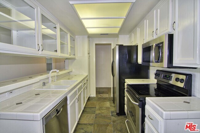 Building Photo - 521 Montana Ave