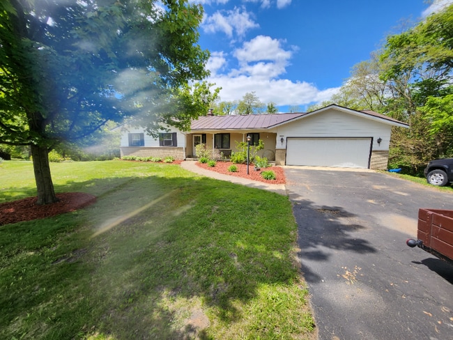 Building Photo - N6645 Fawn Cir