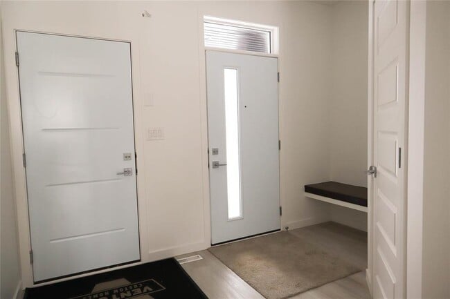 Building Photo - 91 Fossil Crk Cres