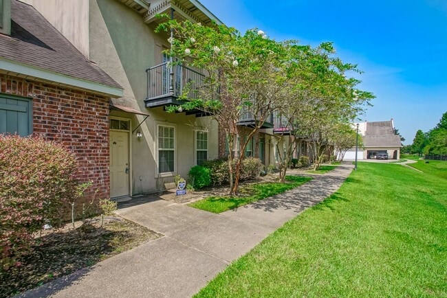 Photo - 10600 Lakes Blvd (Baton Rouge, LA) House