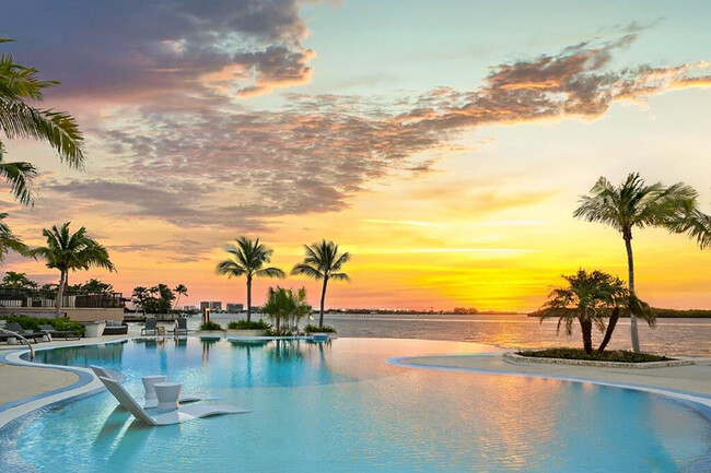 Building Photo - Biscayne Shores