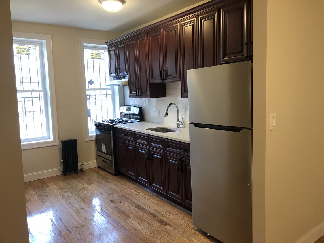 Foto principal - 16-79 Palmetto St