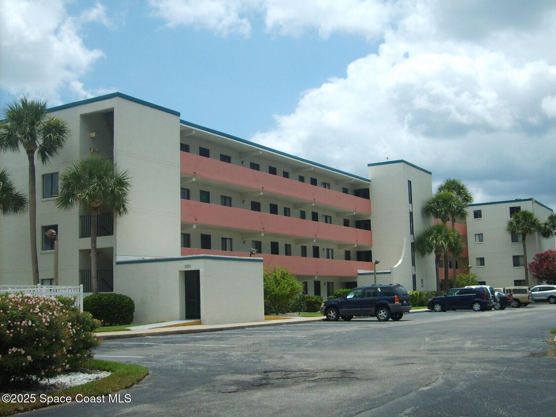Foto principal - 2467 S Washington Ave