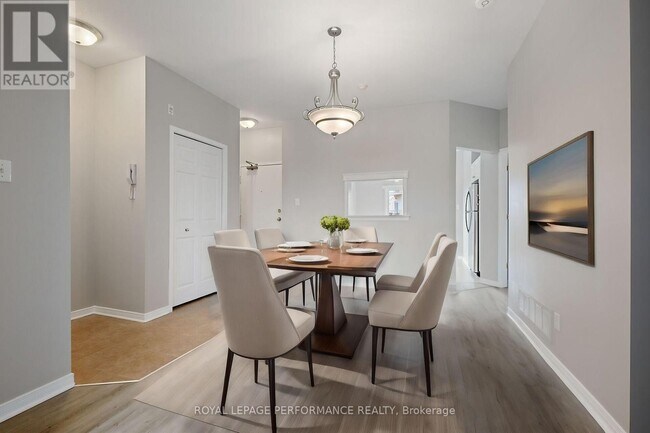 Building Photo - 190 Rustic Hills Crescent