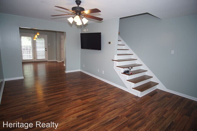 Building Photo - 2 br, 1.5 bath House - 818 Coleville Way