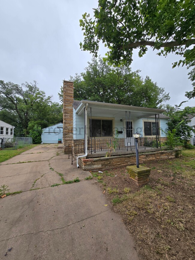 Building Photo - 826 S Fountain St
