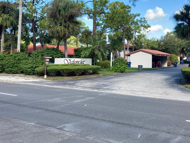 Ubicado en una hermosa y apartada zona del suroeste de Bradenton. - 3500 El Conquistador Pky