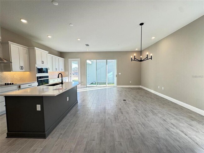 Foto del edificio - 16848 Hamlin Vis Aly