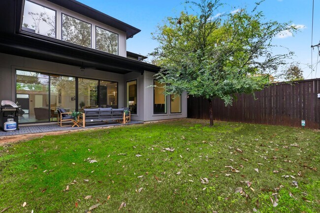 Building Photo - 3714 Highgrove Dr