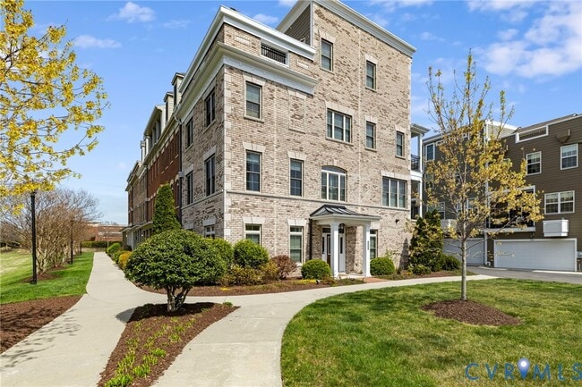 Building Photo - 3920 Village Commons Walk