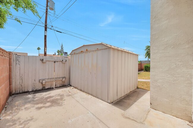 Foto del edificio - Scottsdale 3 Bedroom!  1700 sf!  New Floor...