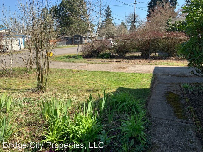 Foto del edificio - 3 br, 2 bath House - 5620 SE Lambert St.
