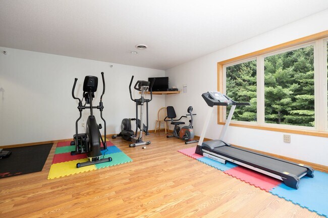 Foto del edificio - Pine Ridge Apartment Homes - 135 Marcou Rd...